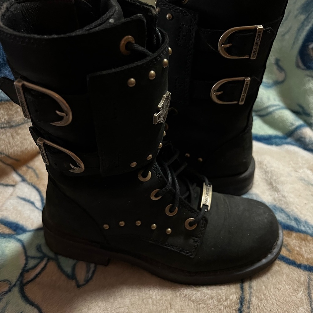 Women’s Harley Davidson boots size 6.